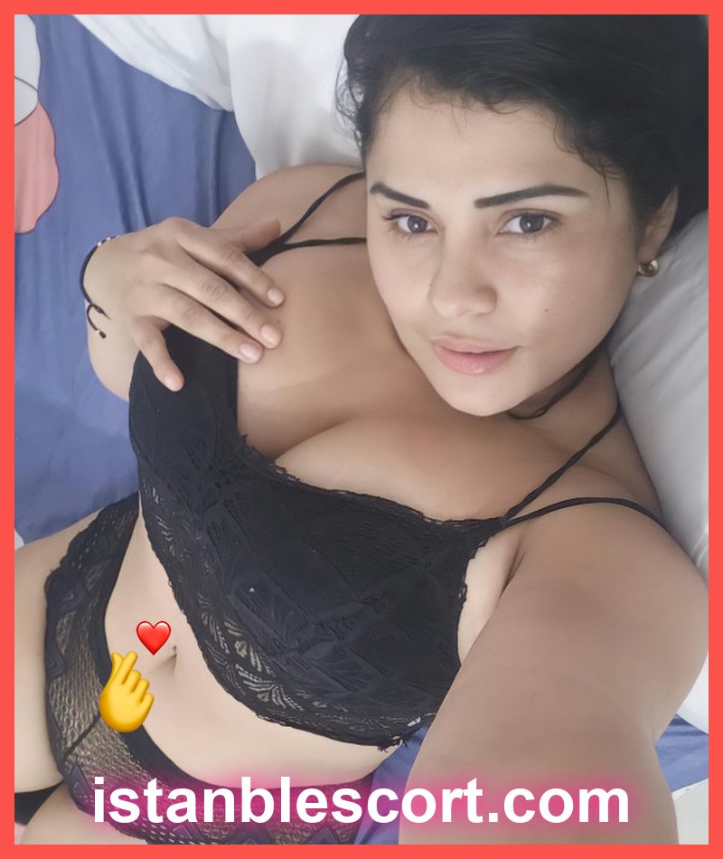 Tuğçe, 25 — Menderes vitrin kartı